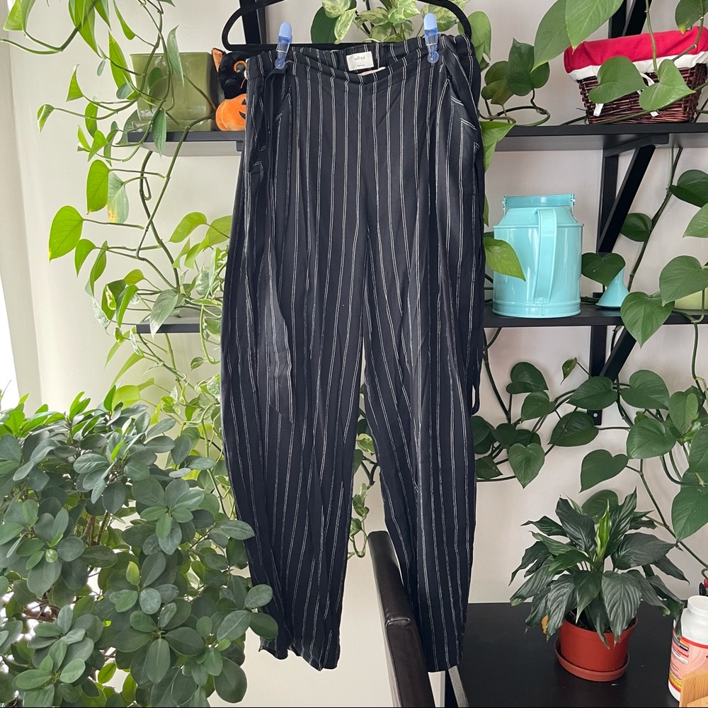 Aritzia Wilfred Black Striped faun wide leg